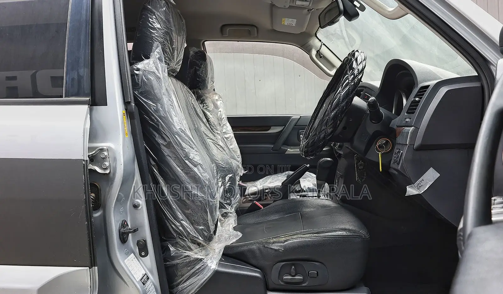 Mitsubishi Pajero 2011 Silver
