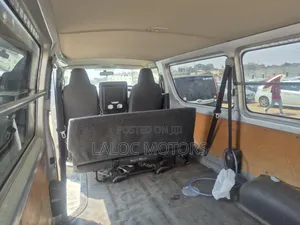Toyota HiAce 2014 Silver
