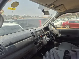 Toyota HiAce 2014 Silver