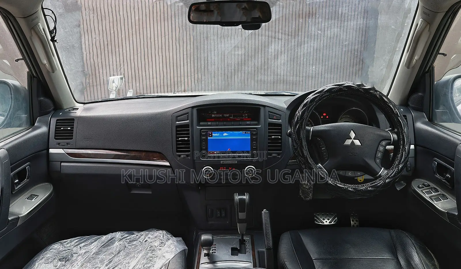 Mitsubishi Pajero 2011 Silver