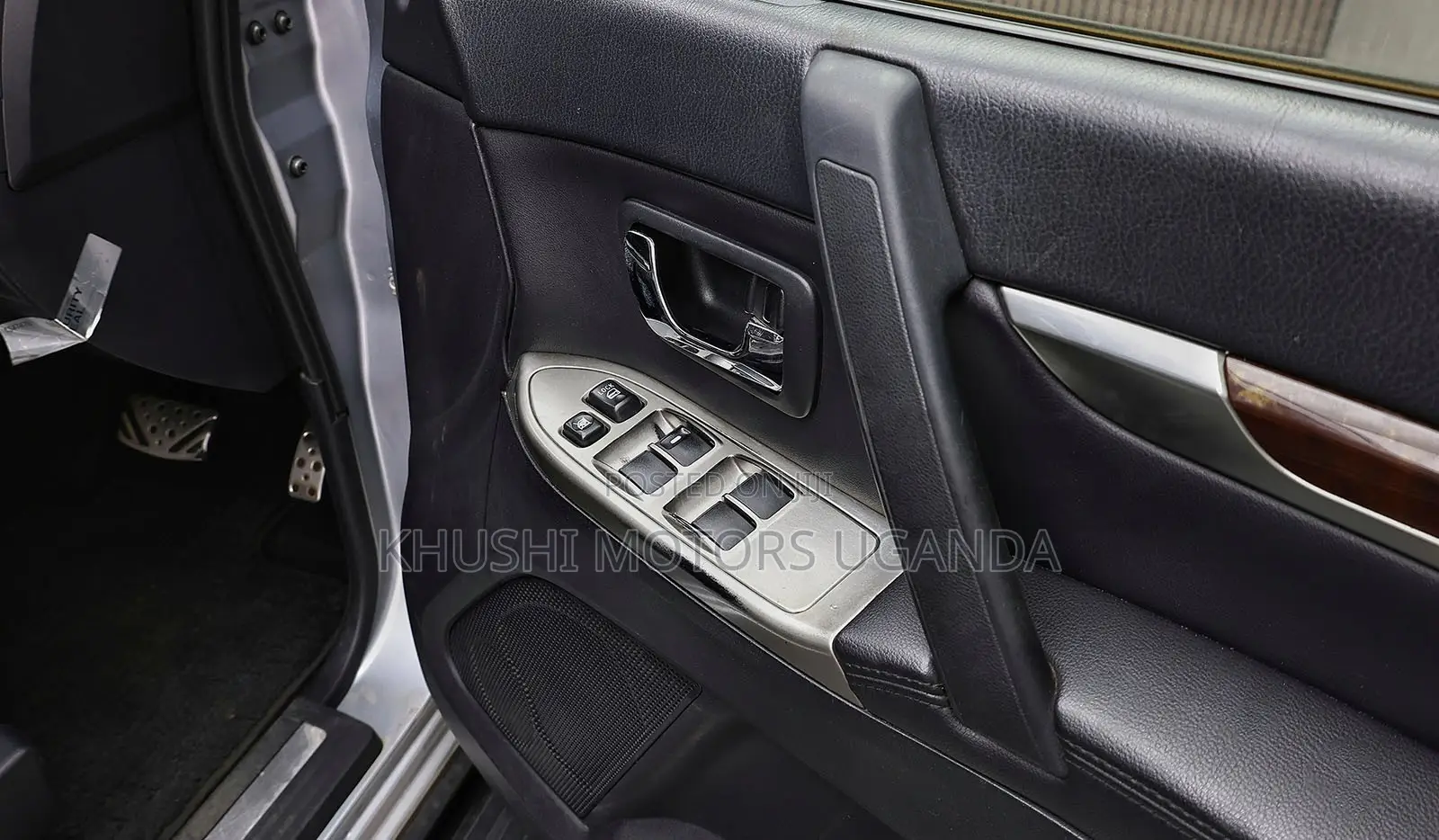 Mitsubishi Pajero 2011 Silver