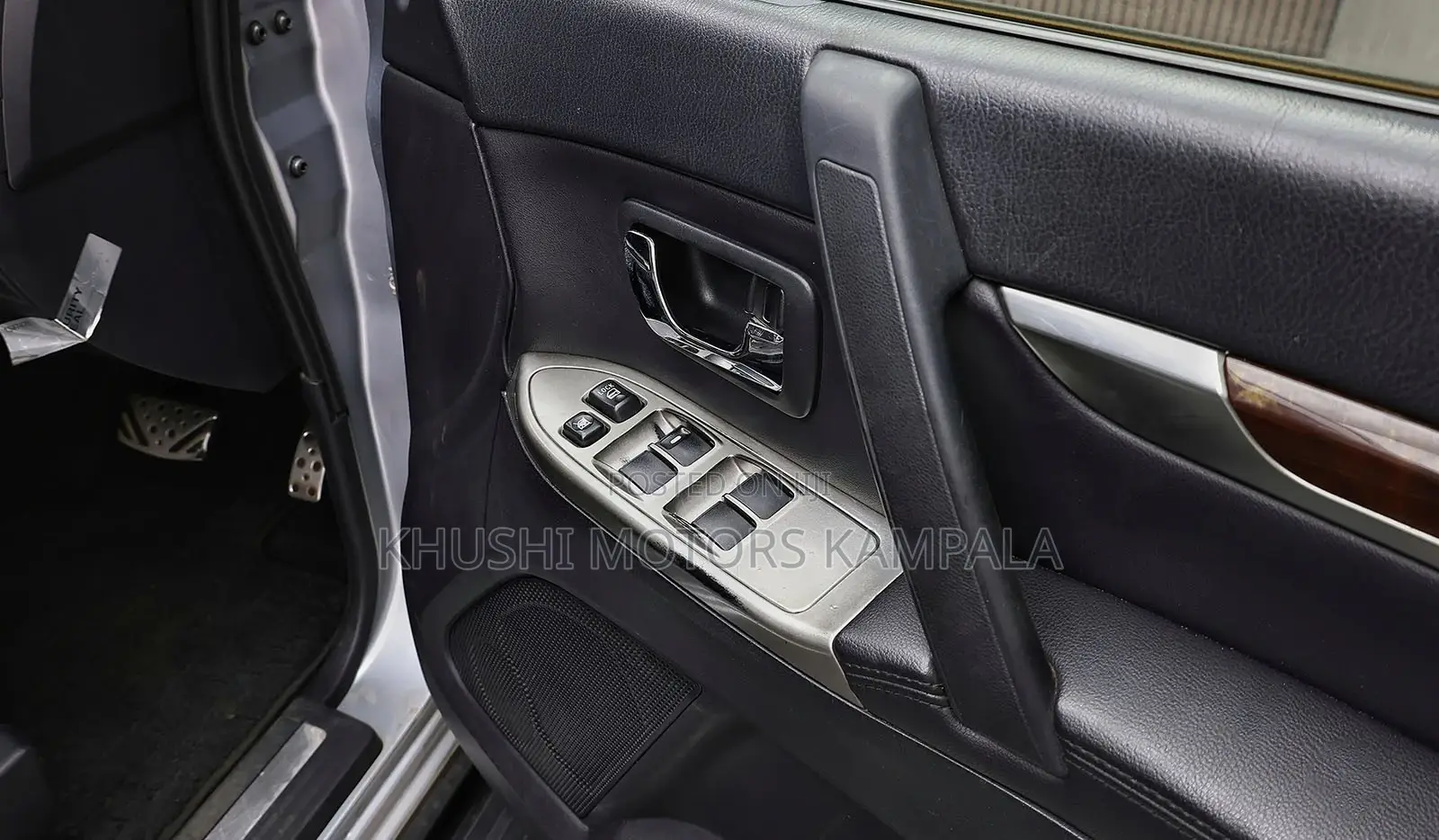 Mitsubishi Pajero 2011 Silver