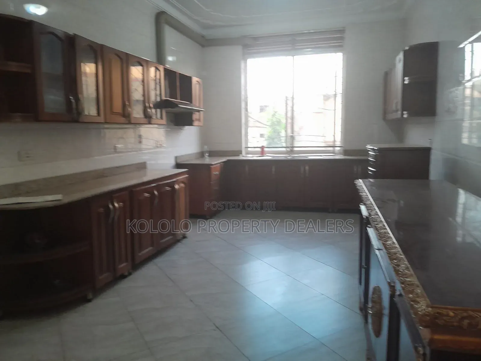 5bdrm Mansion in Buziga, Central Division for rent