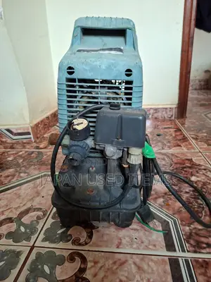 Makita AC660 Portable Oil-Less Air Compressor