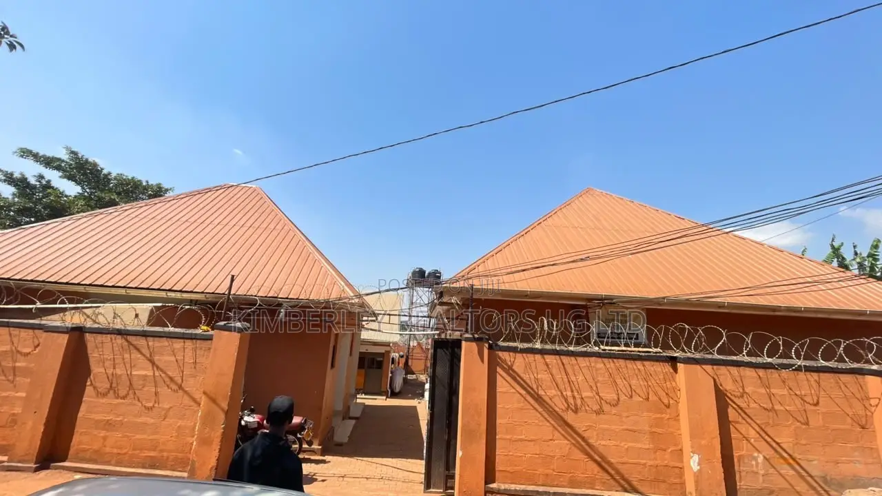 10bdrm Duplex in Division A for sale