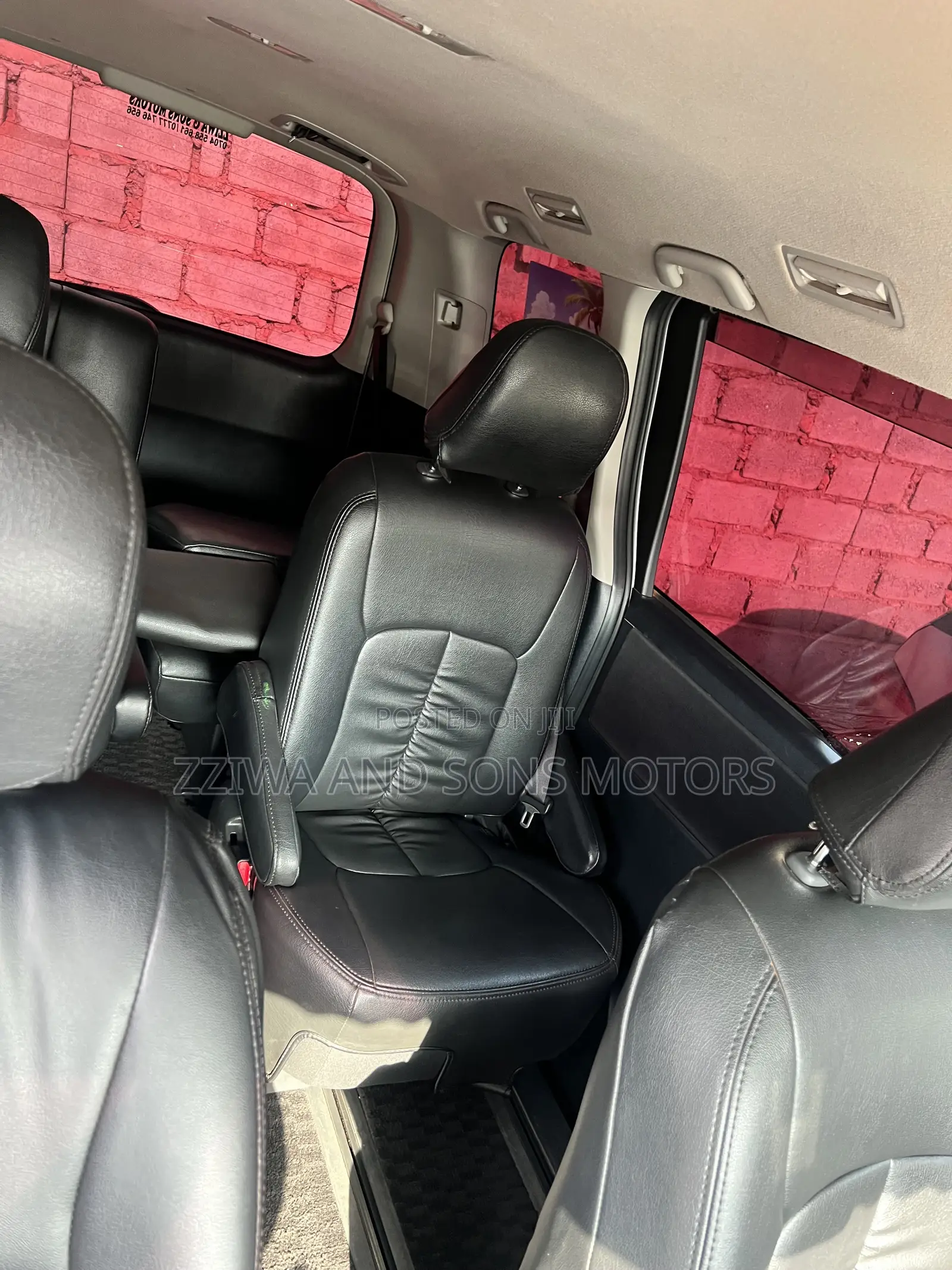Toyota Noah 2.0 143hp AWD (7 Seater) 2010 Silver