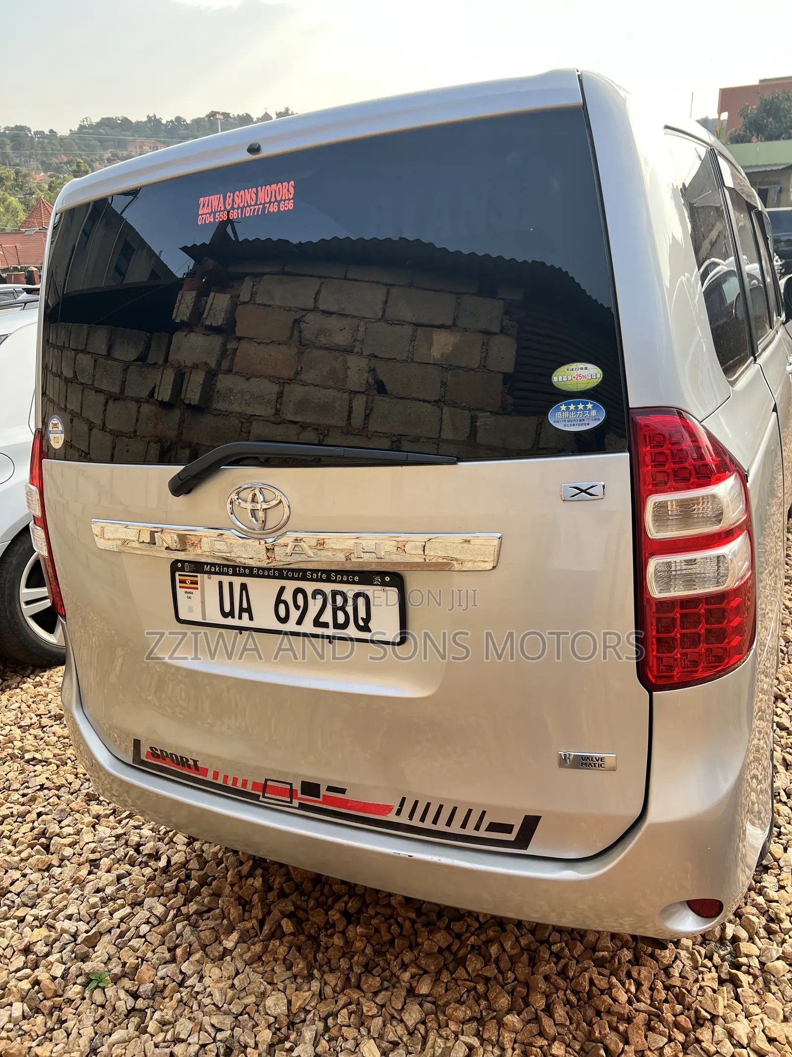 Toyota Noah 2.0 143hp AWD (7 Seater) 2010 Silver