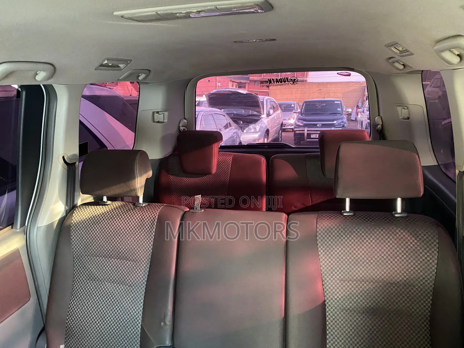 Toyota Noah 2.0 143hp FWD (7 Seater) 2010 White