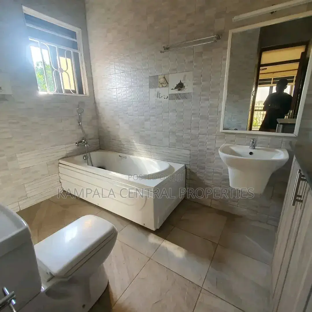 3bdrm Apartment in Bukoto, Central Division for rent
