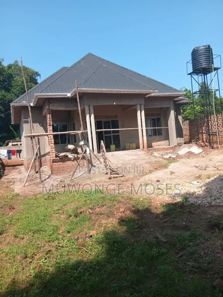 3bdrm Bungalow in Katikamu, Wobulenzi TC for sale