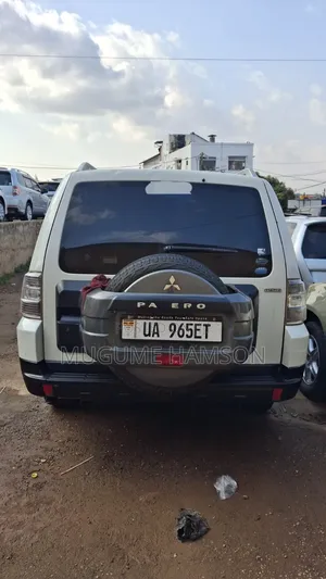 Mitsubishi Pajero 2009 White