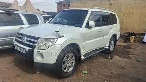 Mitsubishi Pajero 2009 White