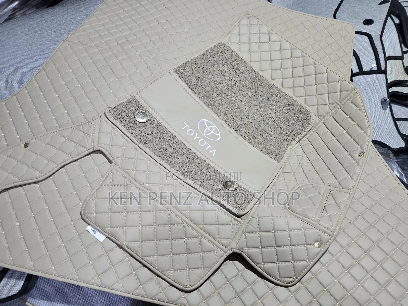 Harrier and Lexus RX330 Floor Mats and Carpets