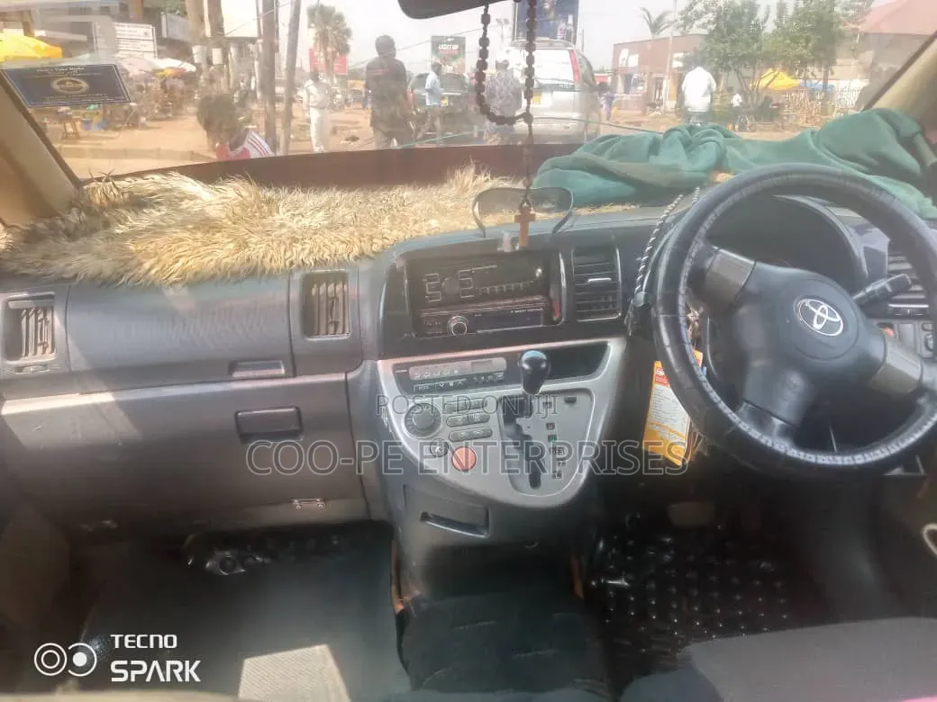 Toyota Wish 2006 Silver
