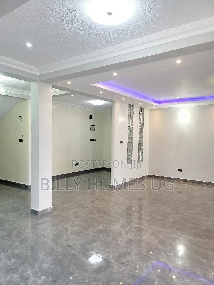 7bdrm Mansion in Ssabagabo-Makindye for sale