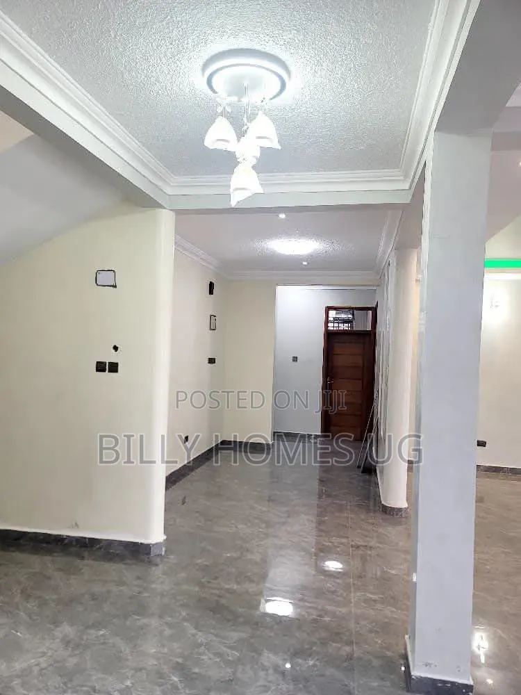 7bdrm Mansion in Ssabagabo-Makindye for sale