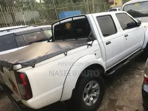 Nissan Hardbody 2005 White
