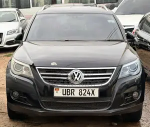 Volkswagen Tiguan S 2011 Black