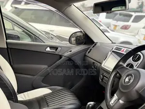 Volkswagen Tiguan S 2011 Black