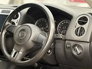 Volkswagen Tiguan S 2011 Black