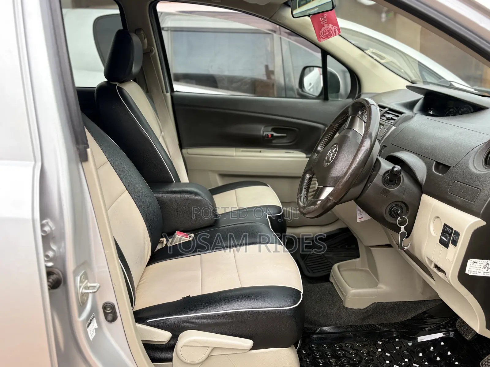 Toyota Passo Sette 1.5 FWD 2010 Silver