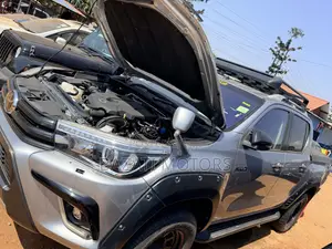Toyota Hilux 2018 Silver