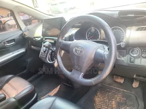 Toyota Wish 2012 Silver