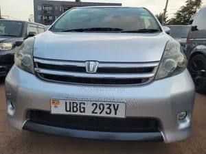 Toyota ISIS 1.8 Platana 2008 Silver