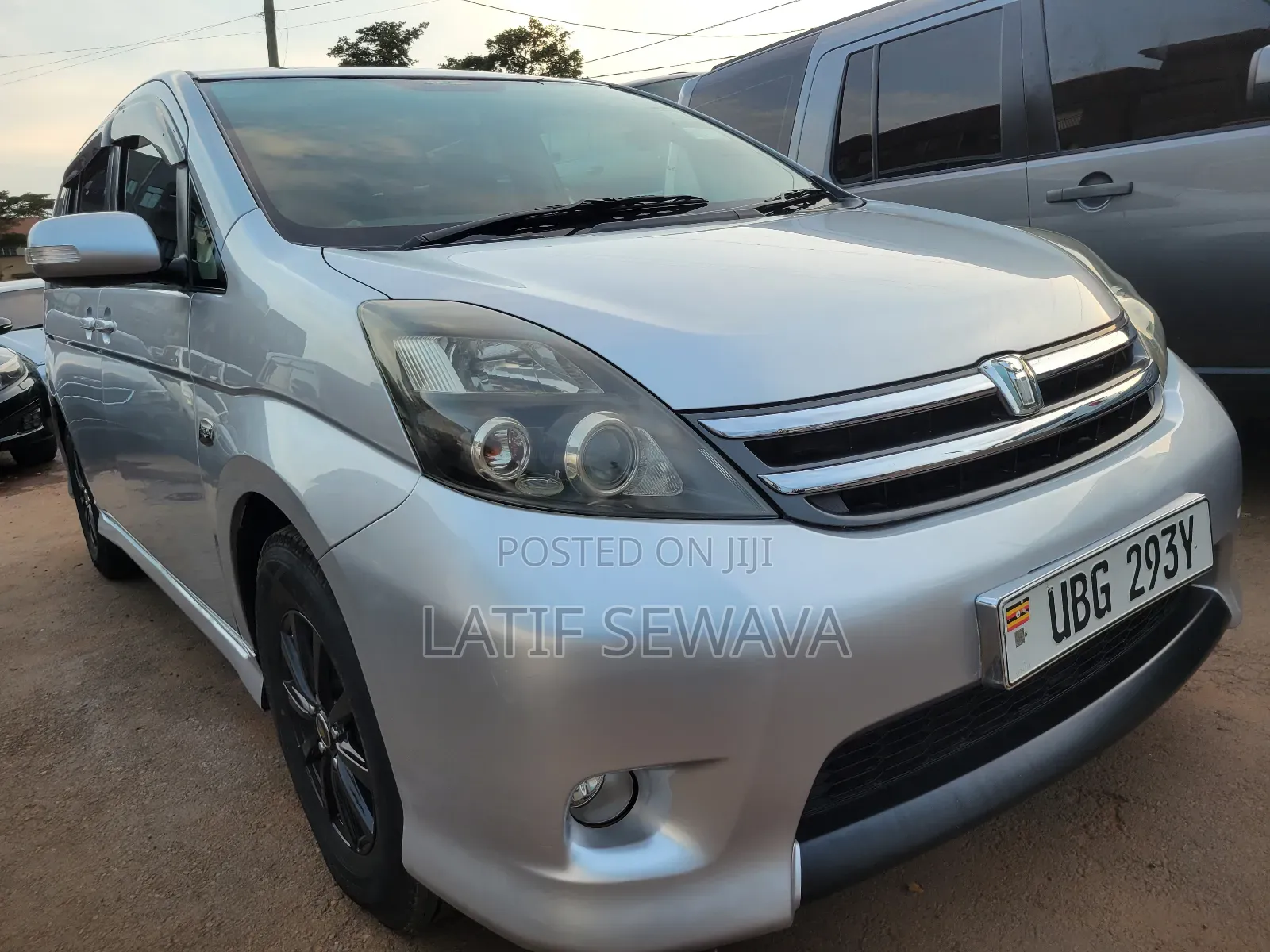 Toyota ISIS 1.8 Platana 2008 Silver
