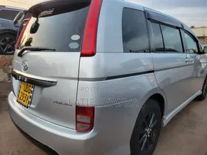 Toyota ISIS 1.8 Platana 2008 Silver