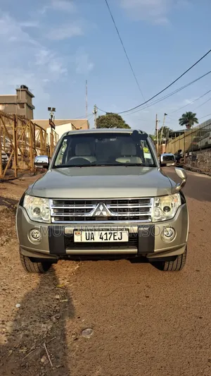 Mitsubishi Pajero 2011 Silver