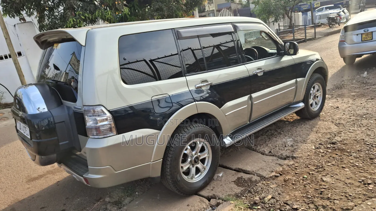 Mitsubishi Pajero 2011 Silver