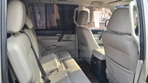 Mitsubishi Pajero 2011 Silver