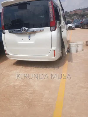 Toyota Noah 2014 White
