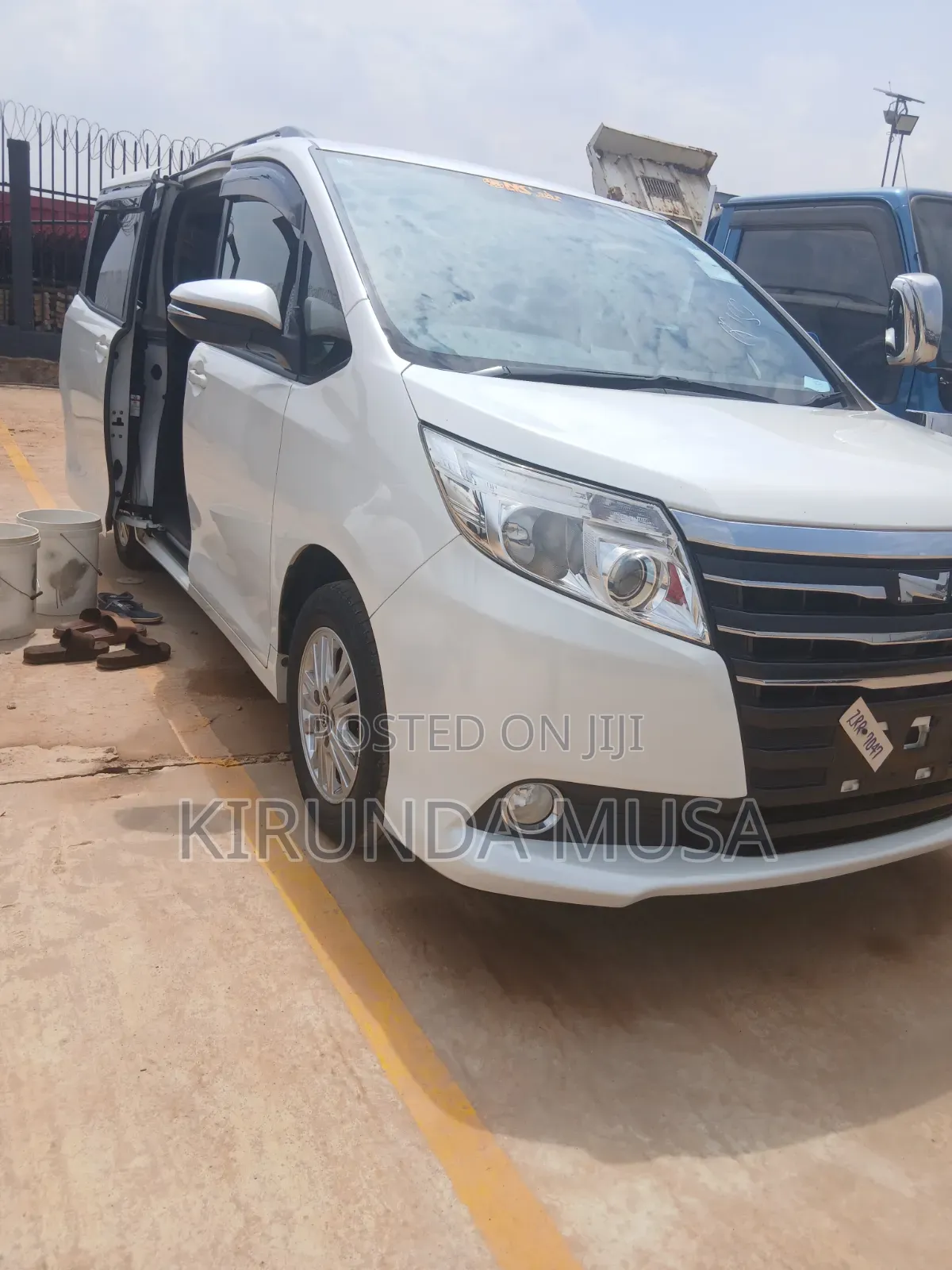 Toyota Noah 2014 White
