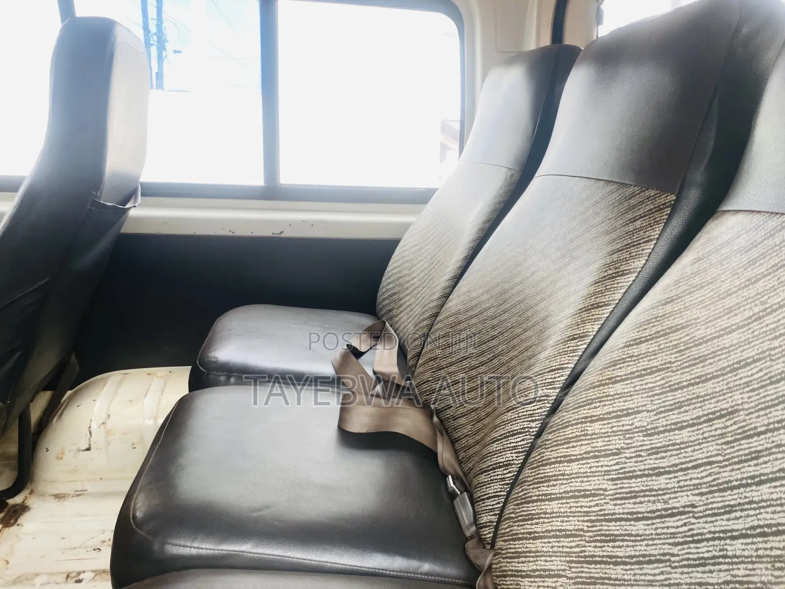 Toyota HiAce 2007 White