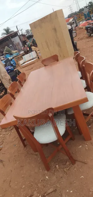 Eieght Seater Mahogany Dinnig