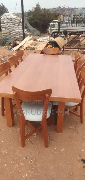 Eieght Seater Mahogany Dinnig