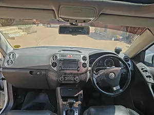 Volkswagen Tiguan SE 2010 White