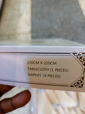 Luxury Boxed Dining Table Linen Gift Set.