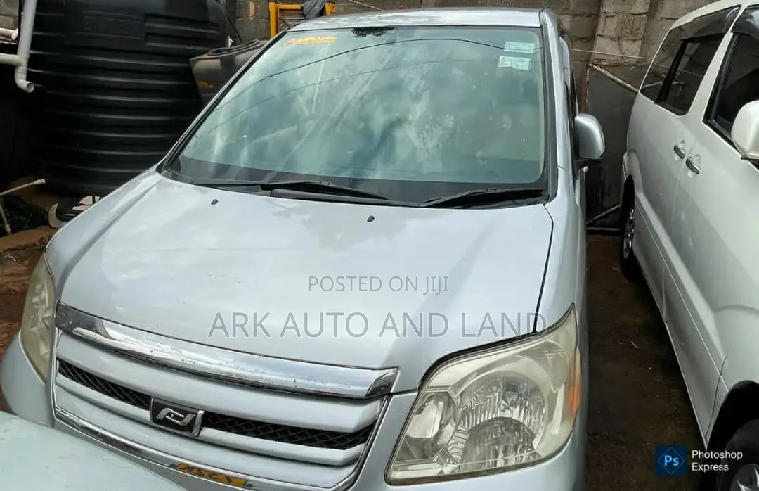 Toyota Noah 2007 Silver