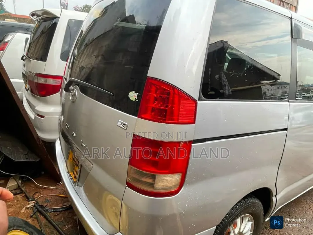 Toyota Noah 2007 Silver