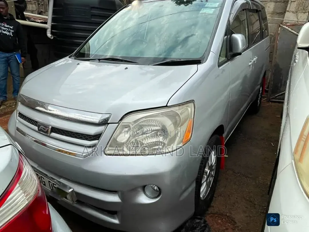 Toyota Noah 2007 Silver
