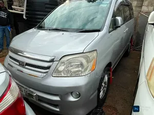 Toyota Noah 2007 Silver