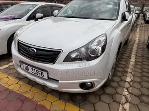 Subaru Outback 2.5i 2011 White