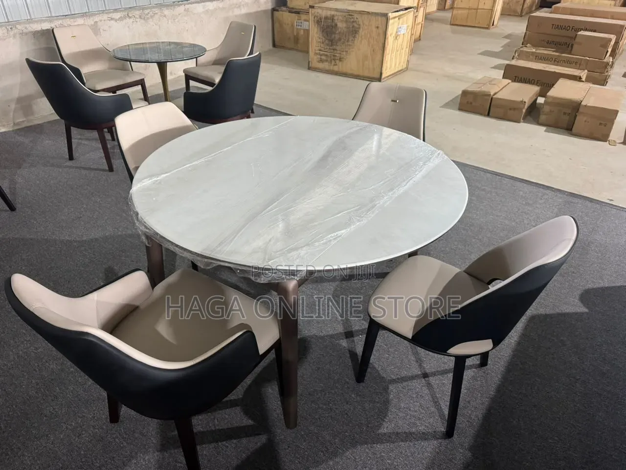 Round Dinning Table