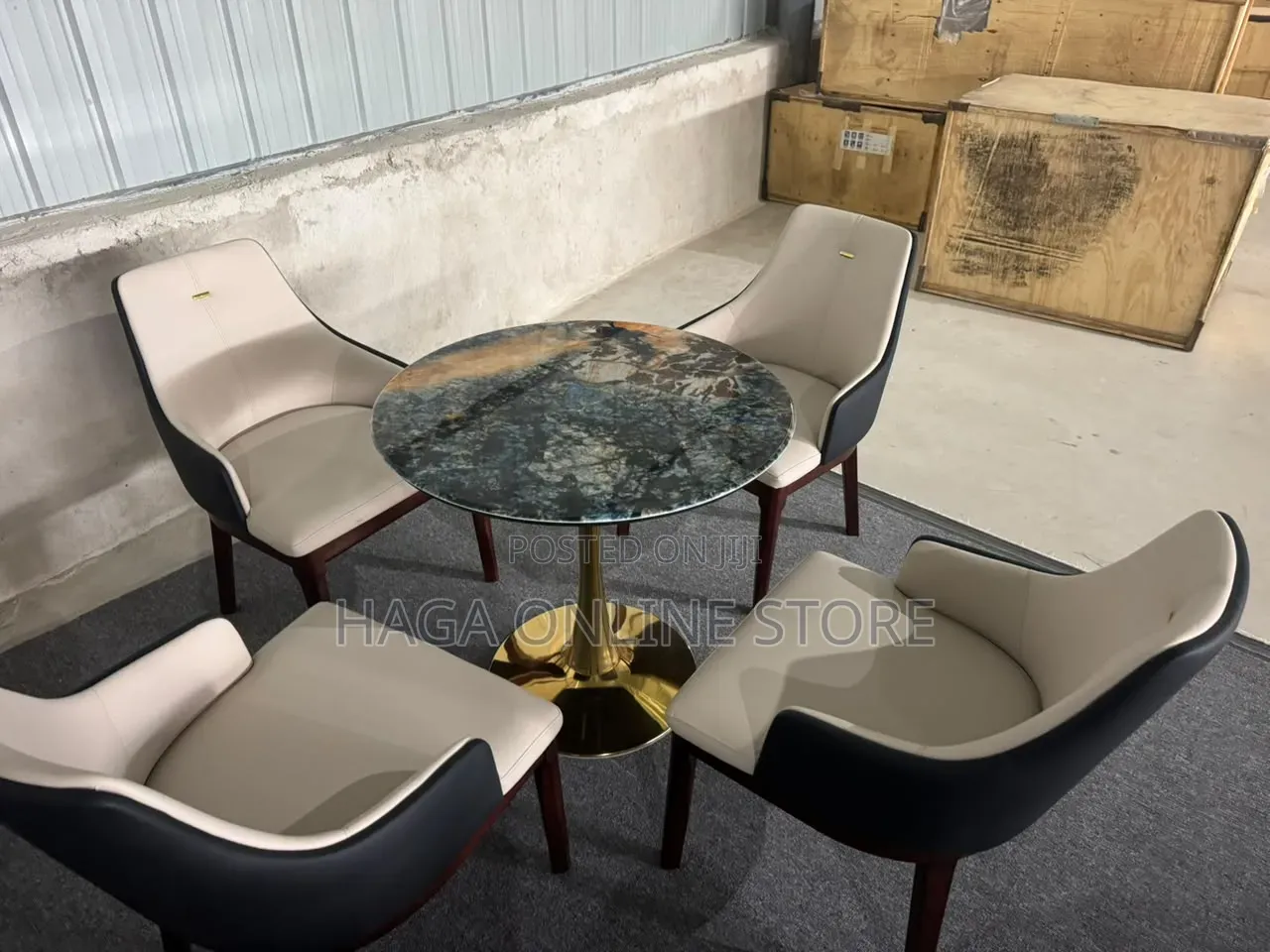 Round Dinning Table