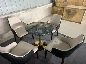 Round Dinning Table
