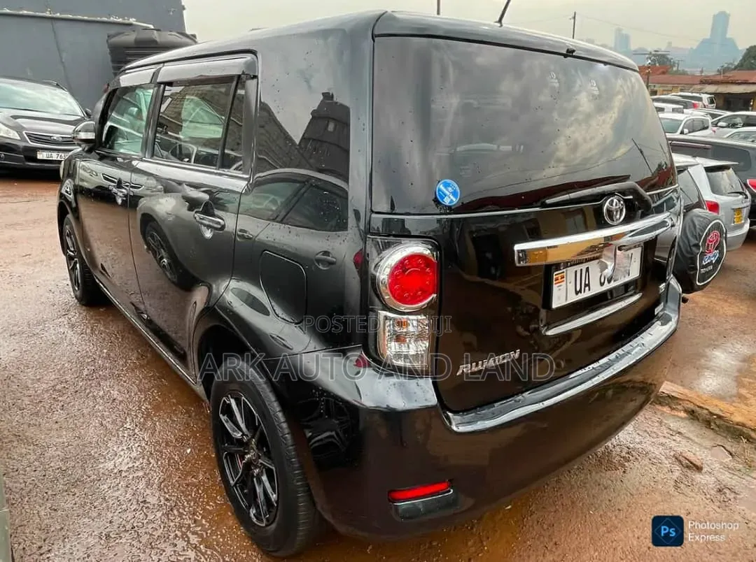 Toyota Rumion 1.5 FWD 2023 Maroon