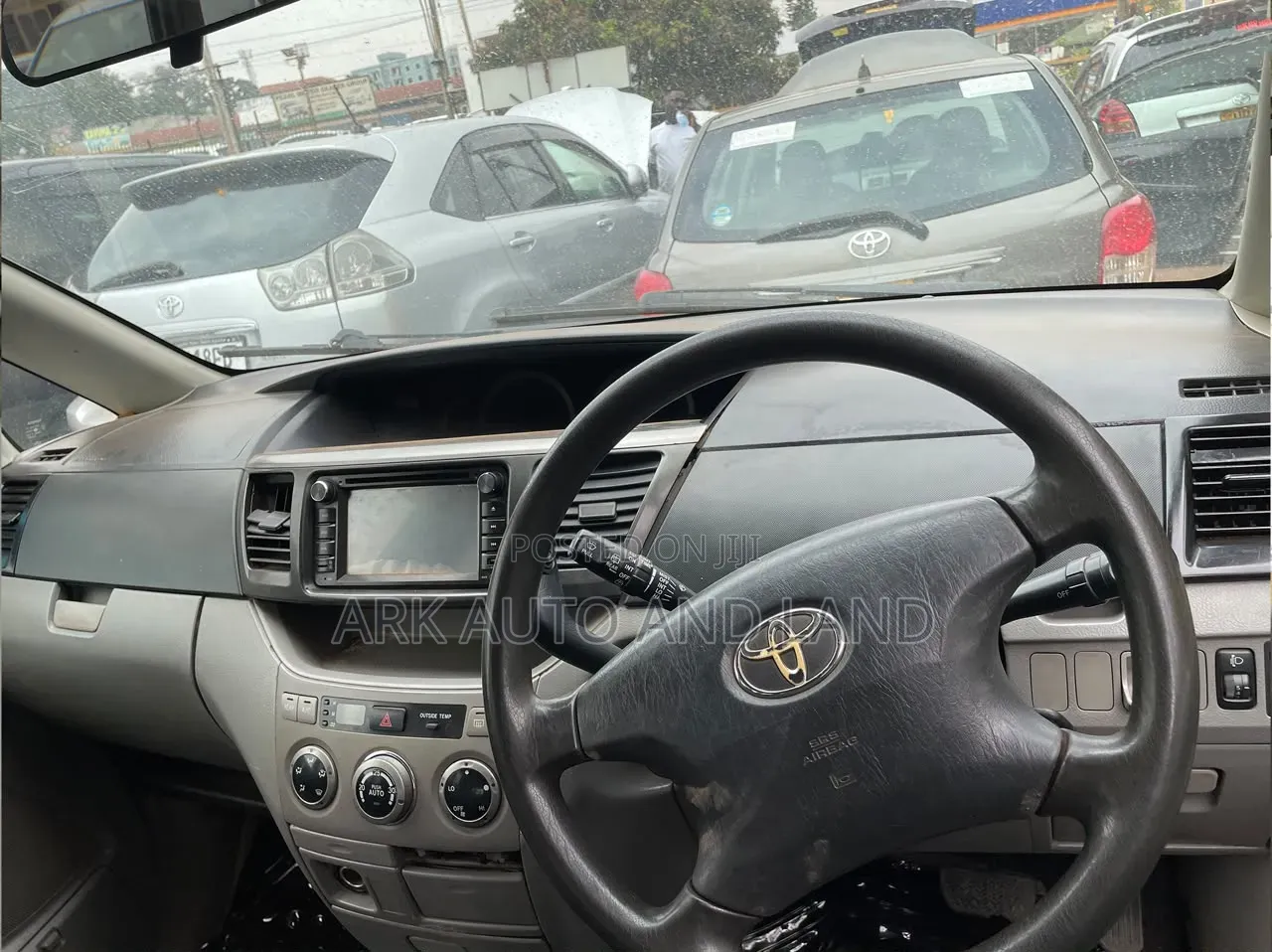 Toyota Noah 2002 White